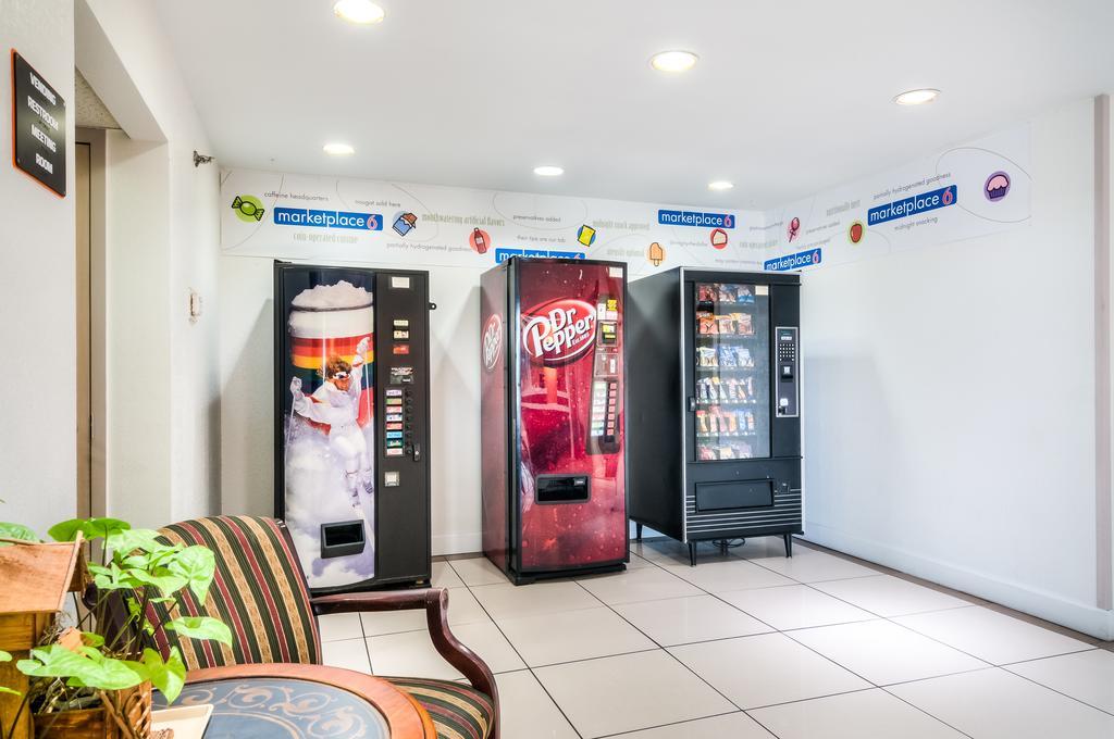 Motel 6 Нормал Екстер'єр фото