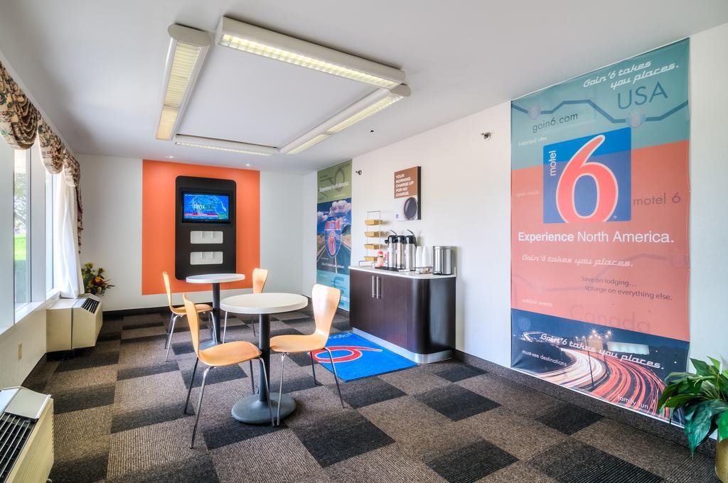 Motel 6 Нормал Екстер'єр фото