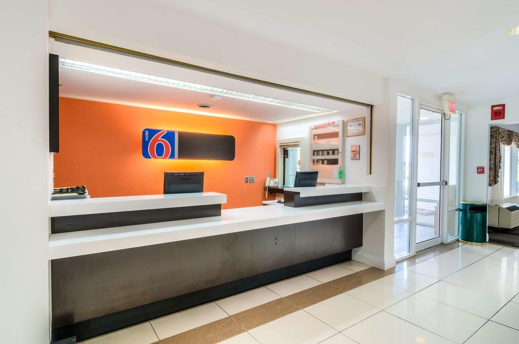 Motel 6 Нормал Екстер'єр фото